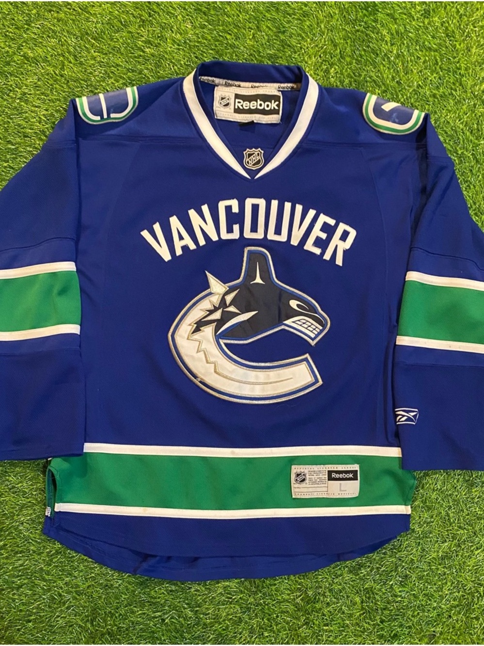 NHL Reebok Vancouver Canucks hockey jersey size large